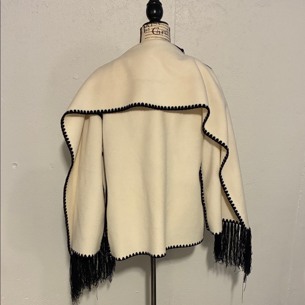 Elegant White Jacket with Black Trim - Picture 4 of 7